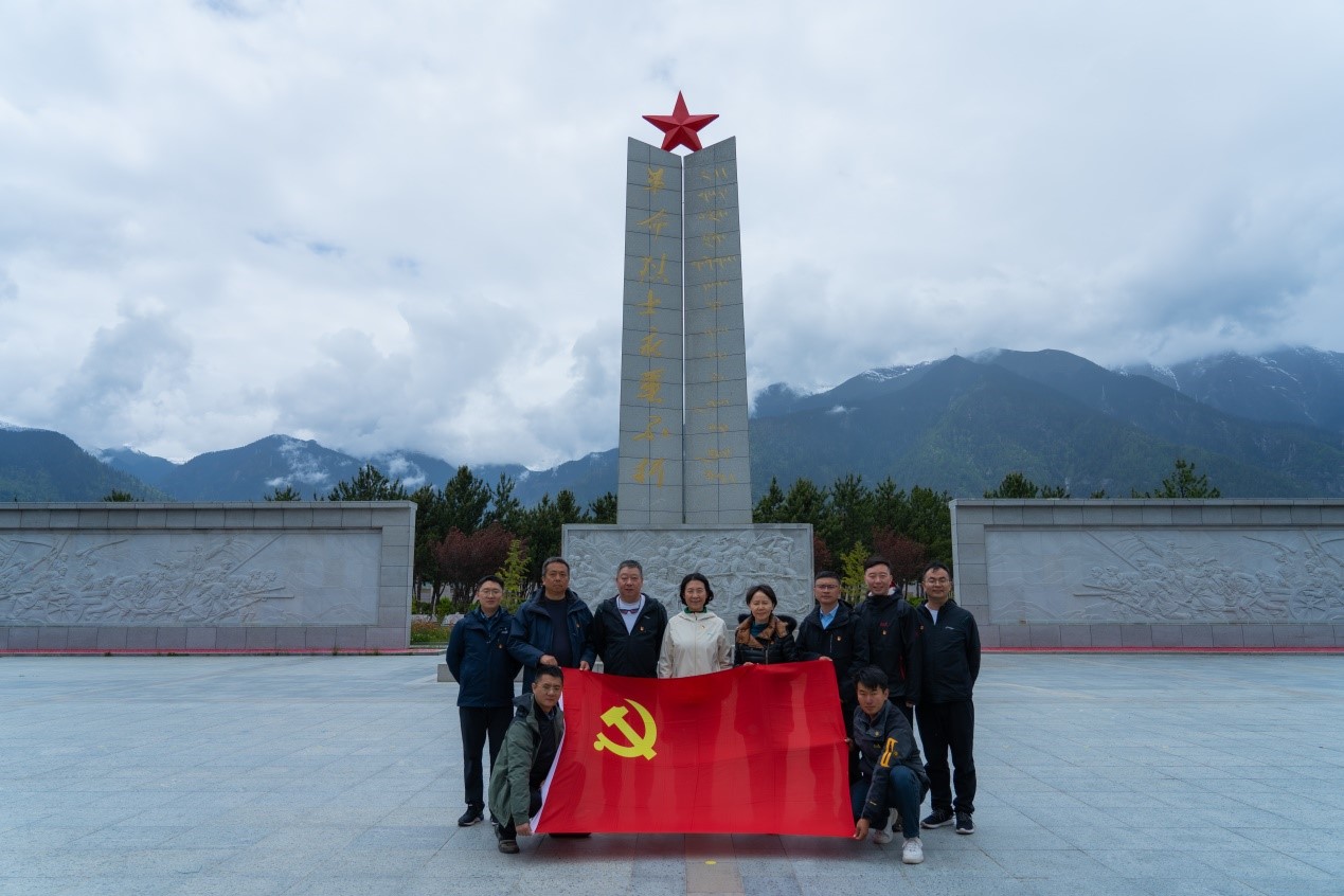 让党徽在雪域高原熠熠发光，同心绘好西藏测绘“工笔画”